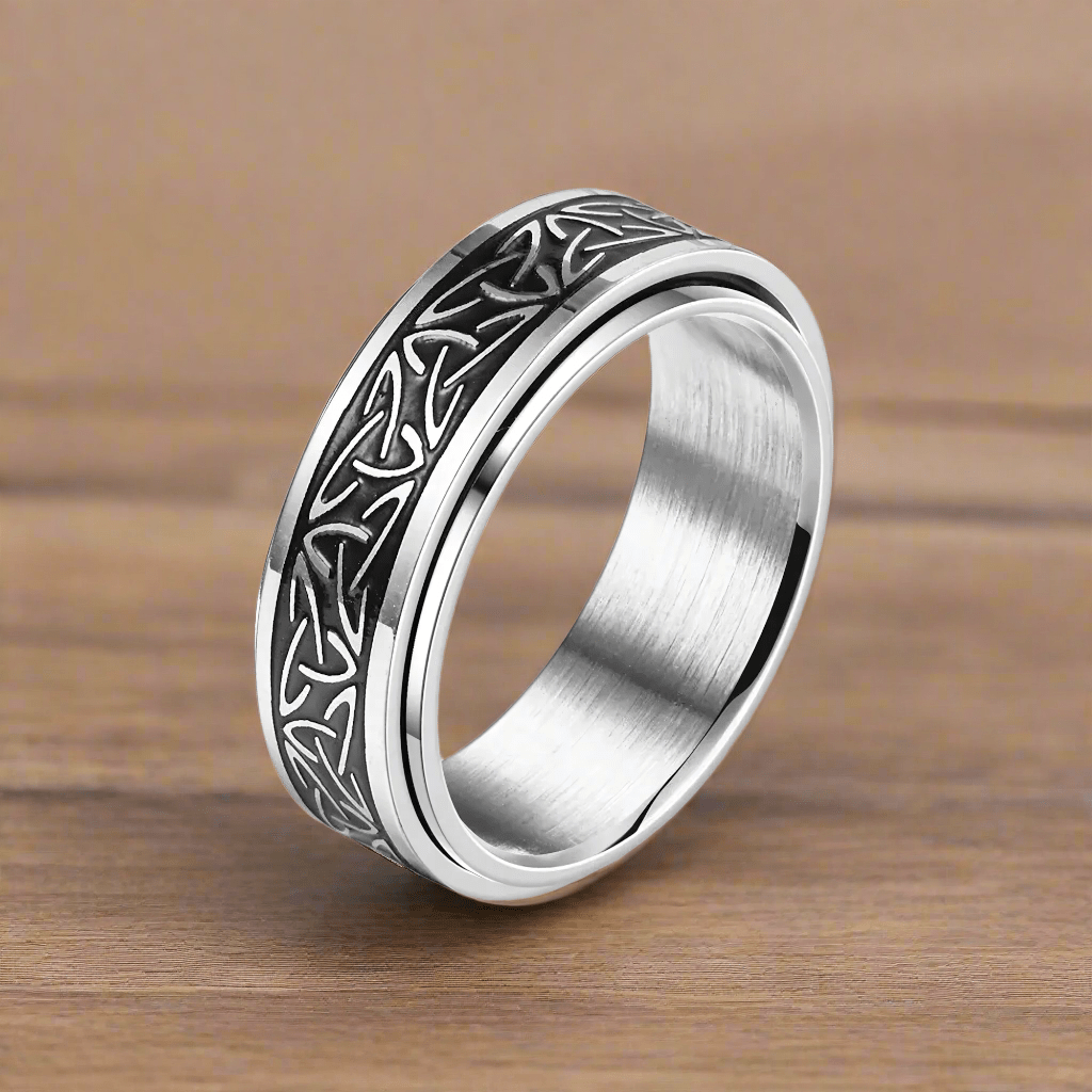 Celtic Knot Spinner Ring - Draugr
