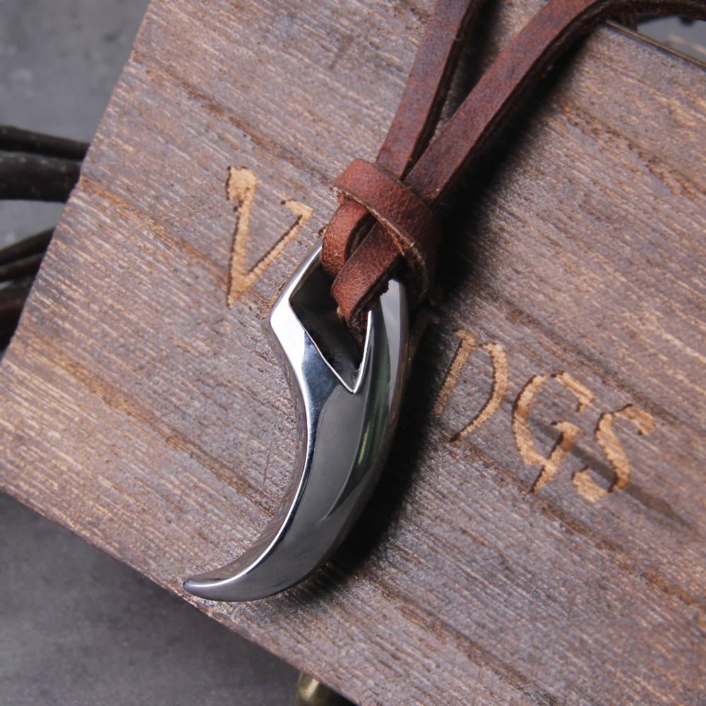 Primal Fang Necklace - Draugr